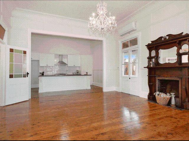 CHARMING HOME FULL OF CHARACTER