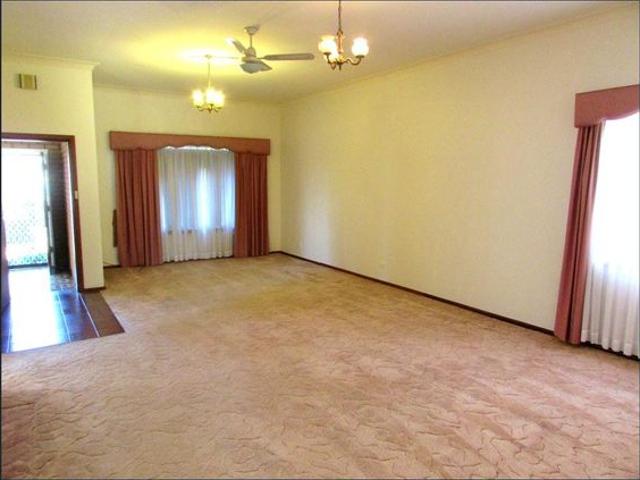 CHARMING HOME FAMILY HOME IN GREAT LOCATION