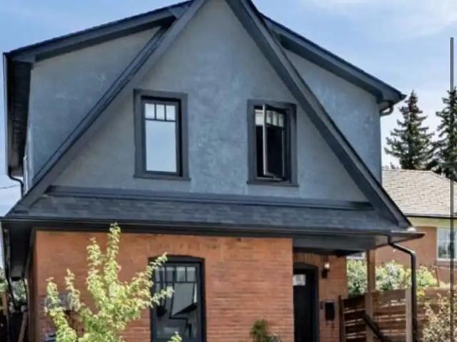 Charming home in Marda Loop Close to all amenities and down
