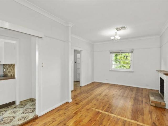 Charming Home in a Convenient Location – Close to Hazelbrook Amenities!