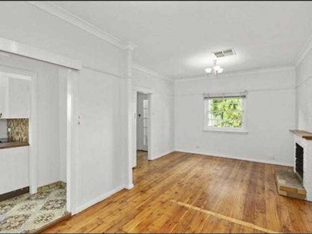 Charming Home in a Convenient Location – Close to Hazelbrook Amenities!