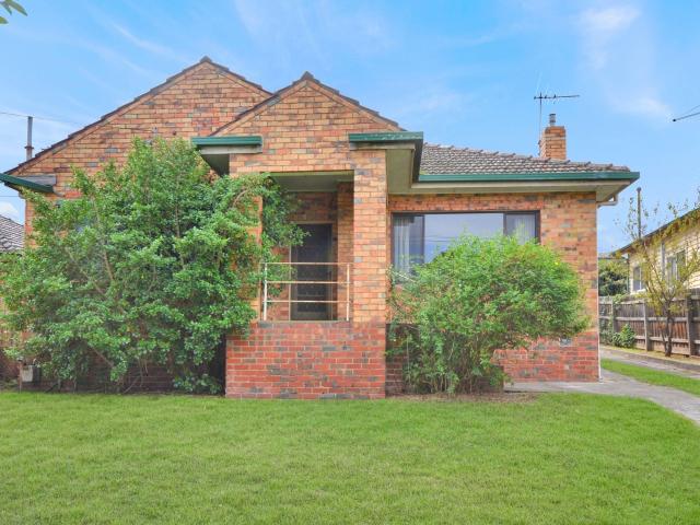 Charming Home in a Sought After Preston Location