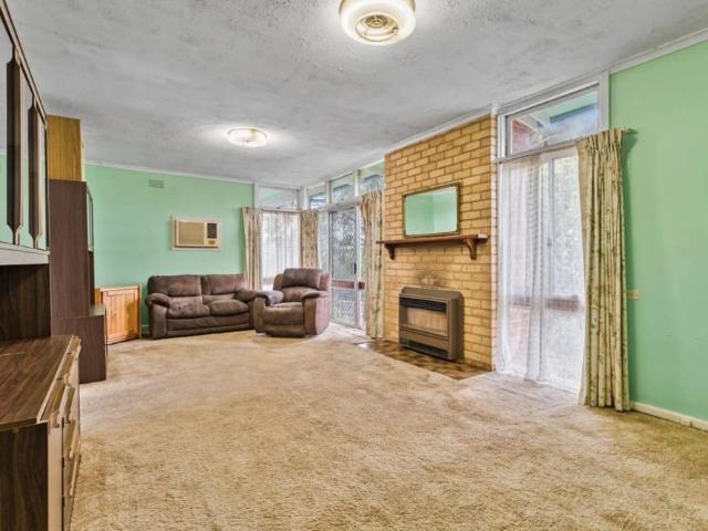 Charming Home in a Peaceful Eltham Setting