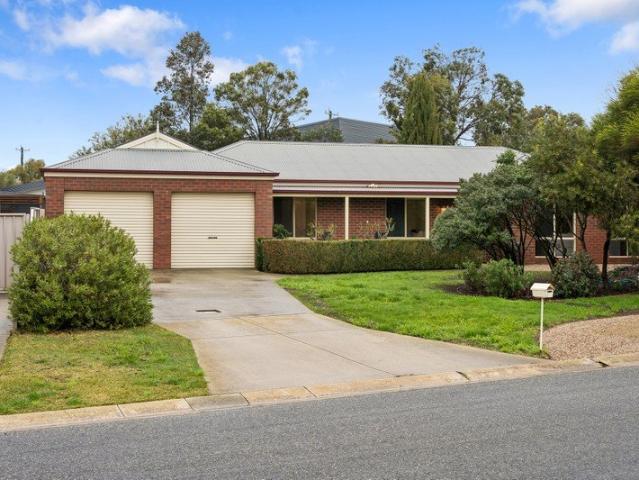 Charming Home in a Peaceful, Leafy Location