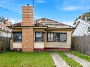 Charming Home in a Prime Newport Location