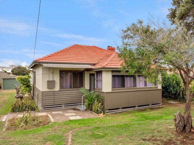 Charming Home in Beachlands