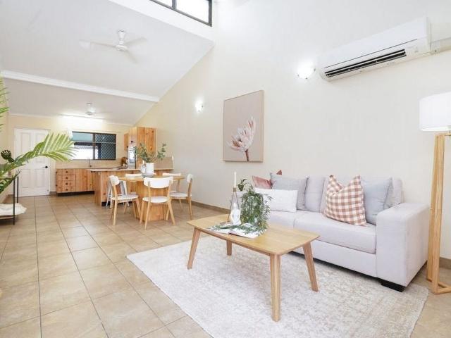 CHARMING HOME IN CONVENIENT LOCATION!