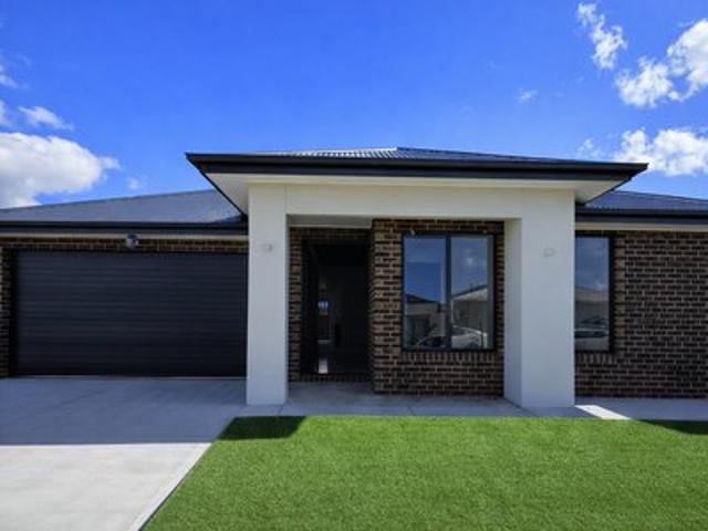 Charming Home in Desired Clyde Neighborhood Your Dream House Awaits!