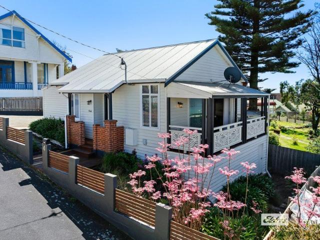 CHARMING HOME IN FANTASTIC LOCATION, SEA VIEWS
