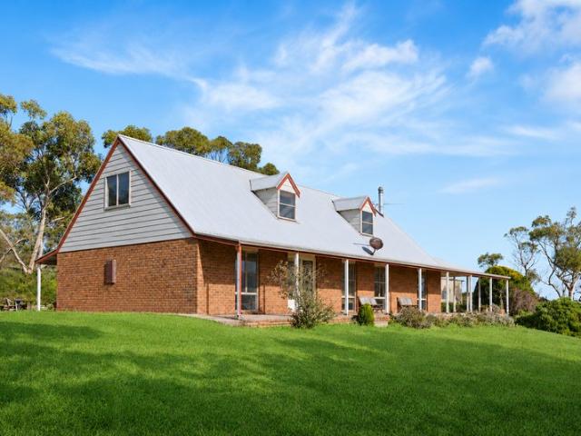 Charming Home in Lakeside Town