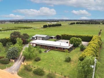 Charming Home in Peaceful Cambrian Hill Location LAND INCLUDED