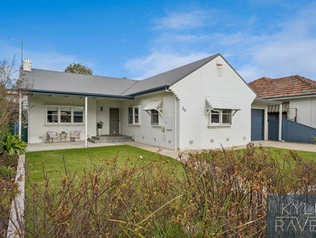 CHARMING HOME IN POPULAR LOCATION