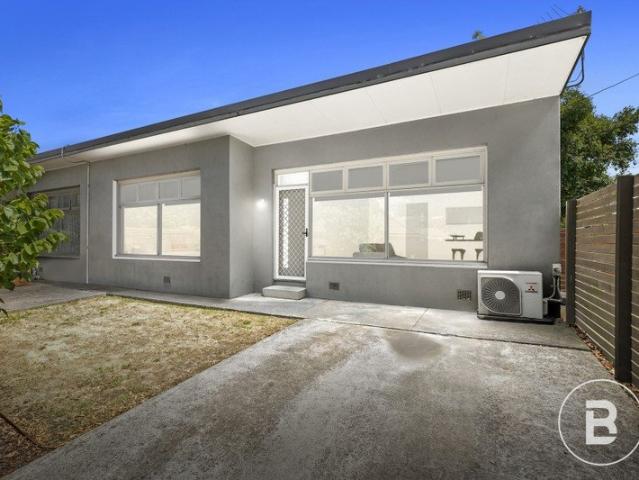 CHARMING HOME IN PRIME LOCATION WALKING DISTANCE TO LAKE WENDOUREE