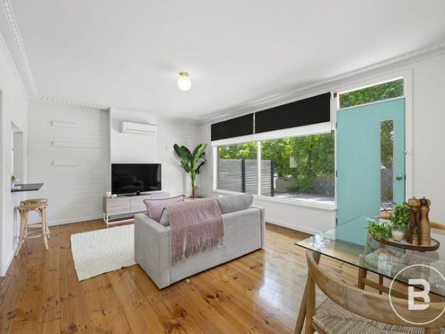 CHARMING HOME IN PRIME LOCATION WALKING DISTANCE TO LAKE WENDOUREE