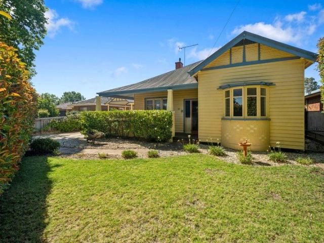 CHARMING HOME IN PRIME LOCATION