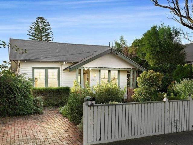 Charming home in Sunshine