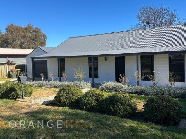 CHARMING HOME IN THE HEART OF MILLTHORPE!