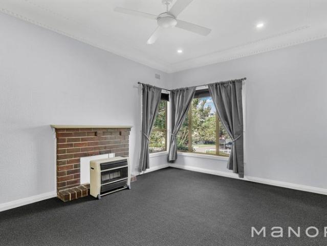 Charming home Lawn & garden maintenance included
