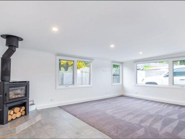 Charming Home Located In Central Location!