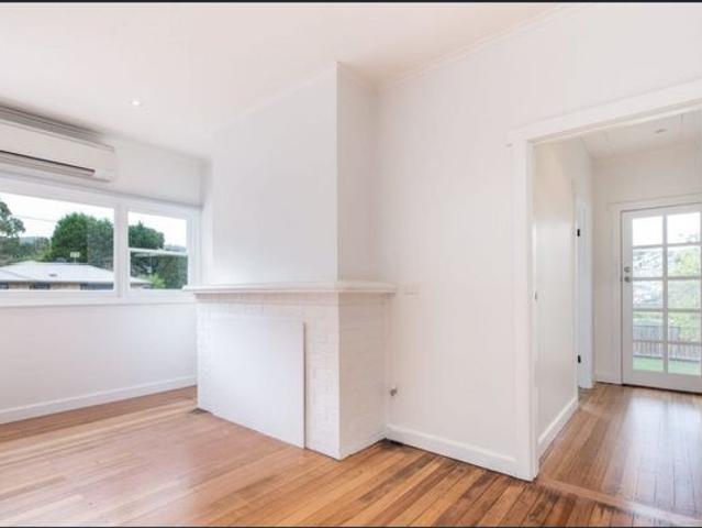 Charming Home Located In Central Location!