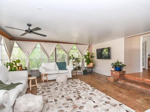 Charming Home Loads of Space and Privacy