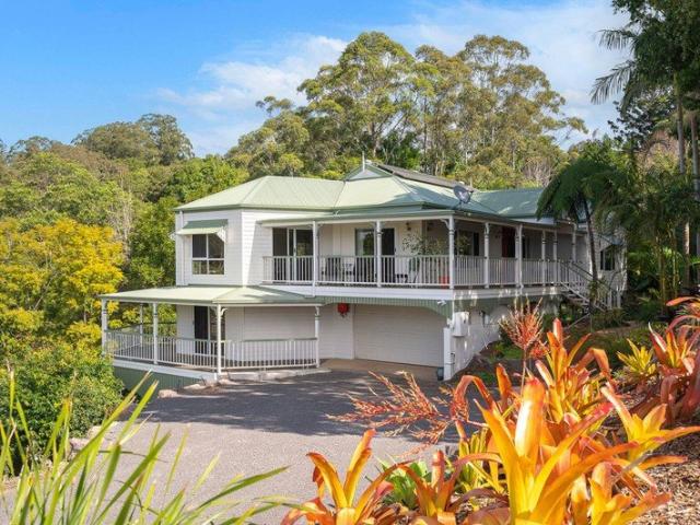 CHARMING HOME WITH COASTAL VIEWS