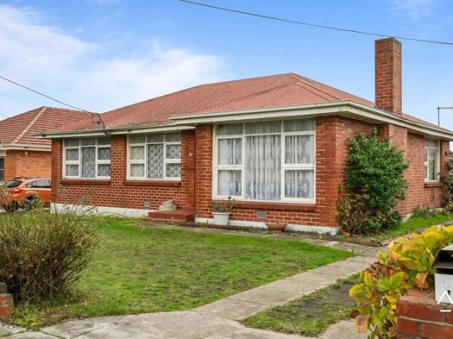 Charming Home with Character, Space & Stunning Mt George Outlook