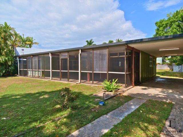 Charming Home with a Big Backyard & Plenty of Privacy in Yorkeys Knob