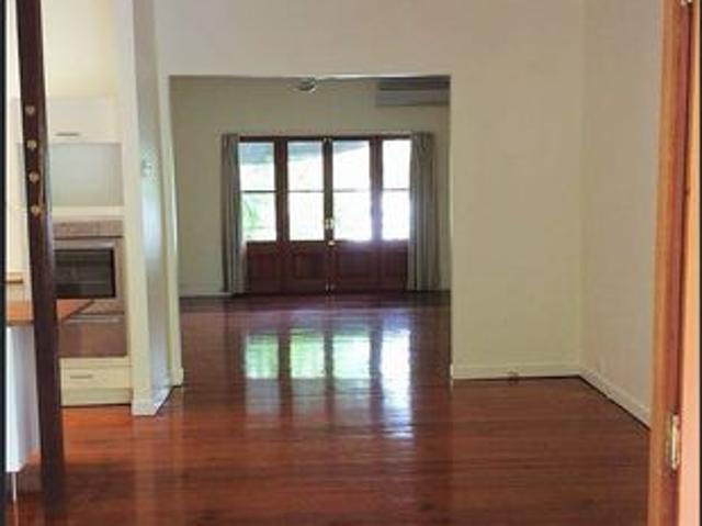 Charming Home with a Spacious Covered Deck in Toowong!