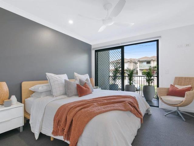 CHARMING HOME WITH ENTERTAINER'S DECK IN PRIME CARINA LOCATION