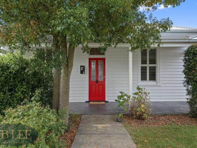 Charming Home with Flexible Appeal in the Heart of Drouin