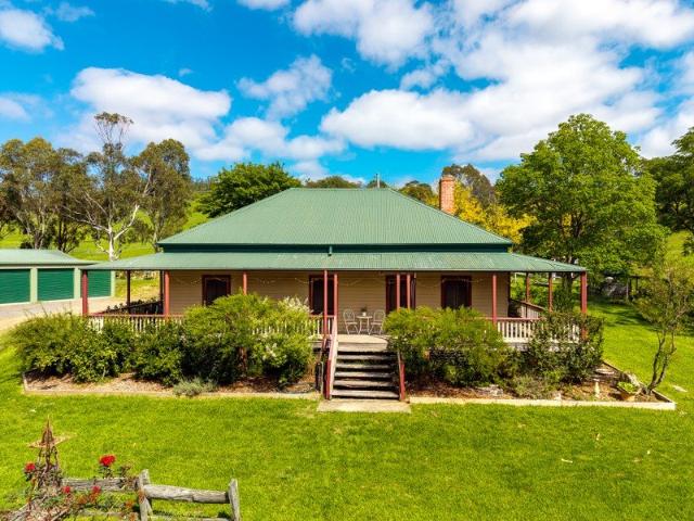 CHARMING HOME WITH OVER 300M CREEK FRONTAGE