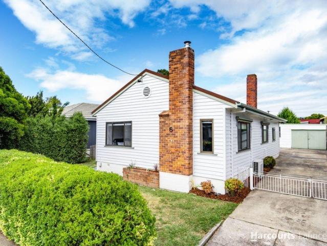 Charming home with modern updates in Newstead