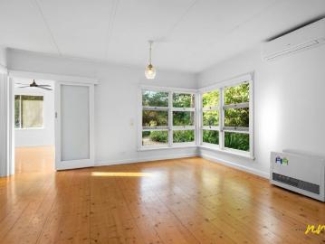 Charming Home with Separate Bungalow in Quiet St Leonards Location