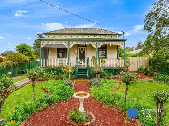 Charming Home with Space, Comfort & Convenience