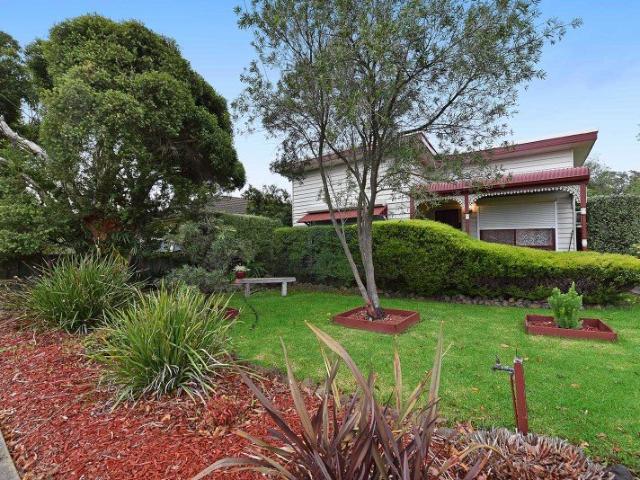 Charming Home with Spacious Backyard in a Prime Sunbury Location