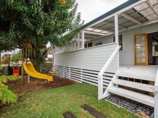 CHARMING HOME WITH SPACIOUS GARDEN