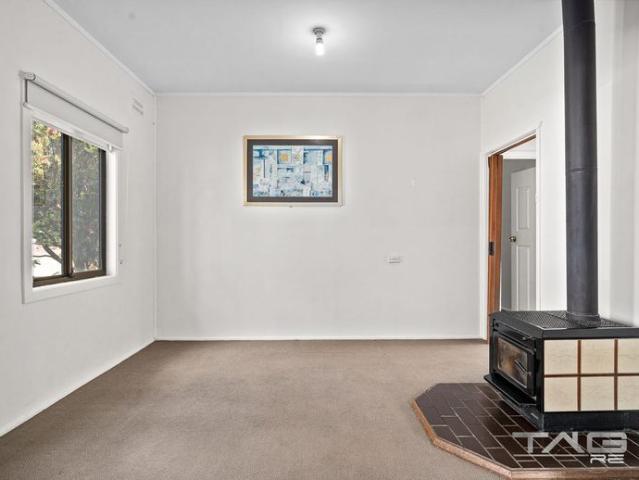 CHARMING HOME WITH SPACIOUS YARD!
