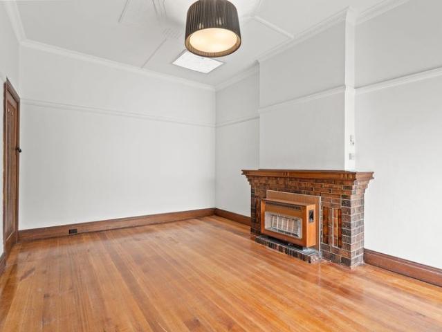 Charming Home with Studio Apartment