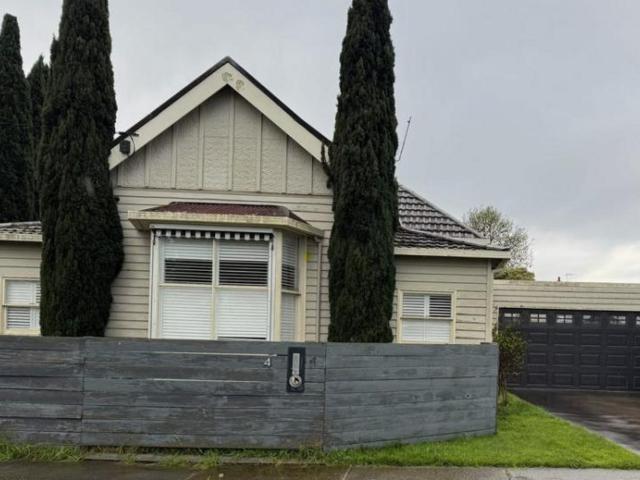 CHARMING HOME WITH PERIOD STYLE FEATURES