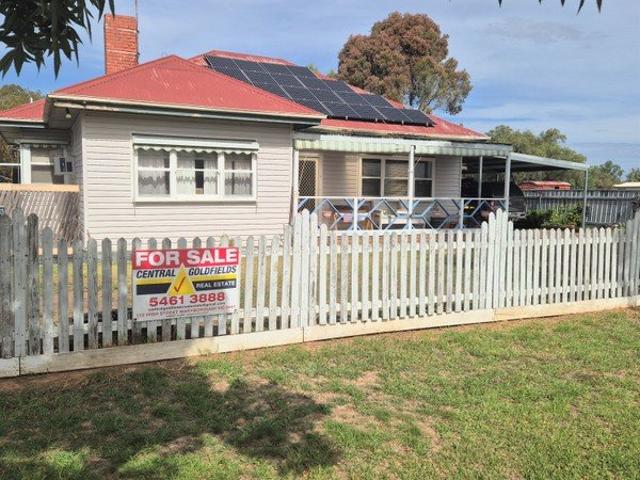 Charming Home, 2 Living, 3 bed, 2 bath, 12mx6m Shed LAND SIZE: 5,728 sq mtrs