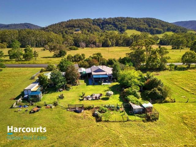 Charming Hobby Farm Retreat on 12 Acres