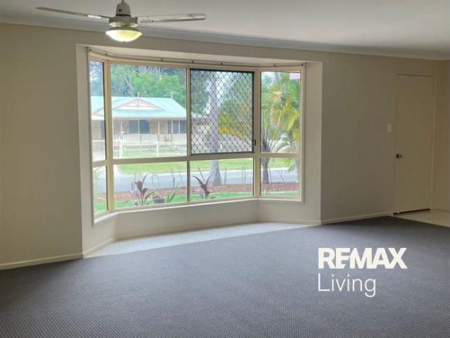 Charming House with a Spacious & Private Backyard