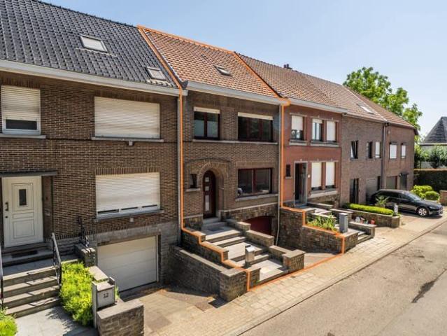 Charming house with garage, garden and 2 bedrooms in Halle