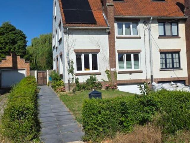 Charming house with three facades + garden