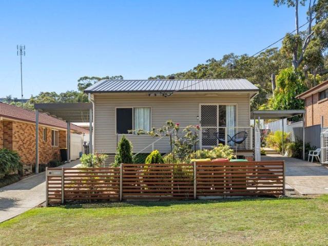 Charming House for Sale in Arcadia Vale 200 metres from the LAKE !