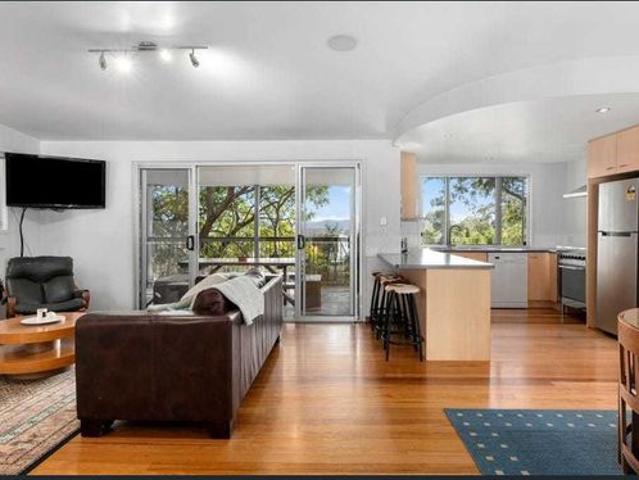 Charming House for Rent in Beautiful Coolum Beach Watch the Sunset from the Balcony