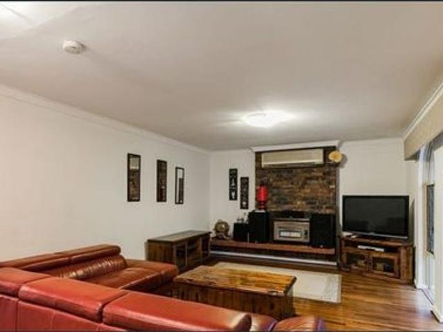 Charming House for Rent in Orelia – Your Perfect Family Home Awaits