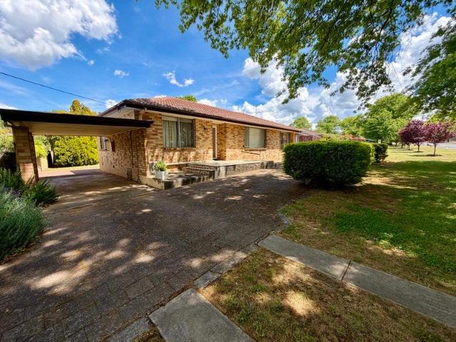 CHARMING HOUSE IN CONVENIENT LOCATION