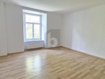 CHARMING & IDEALLY LOCATED